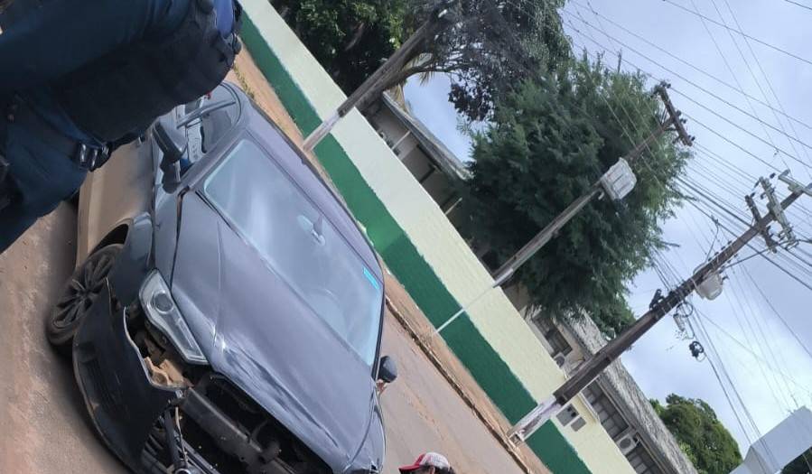 Após acidente de trânsito envolvendo duas mulheres, policiais impedem que carro de luxo seja “rebocado”, em Vilhena