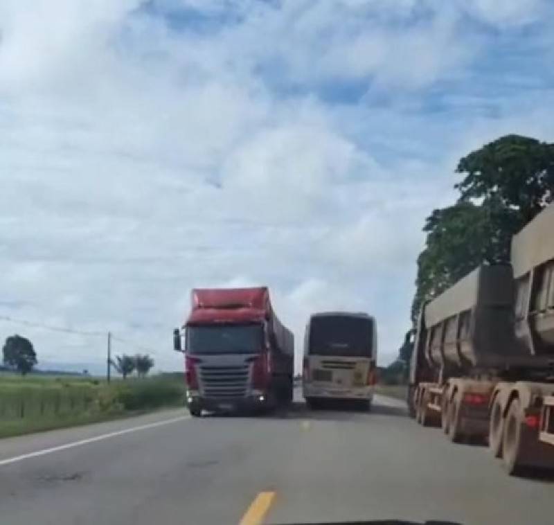 Ônibus com pacientes é flagrado a 140 km/h e fazendo ultrapassagens perigosas em rodovia de Rondônia; veja vídeo