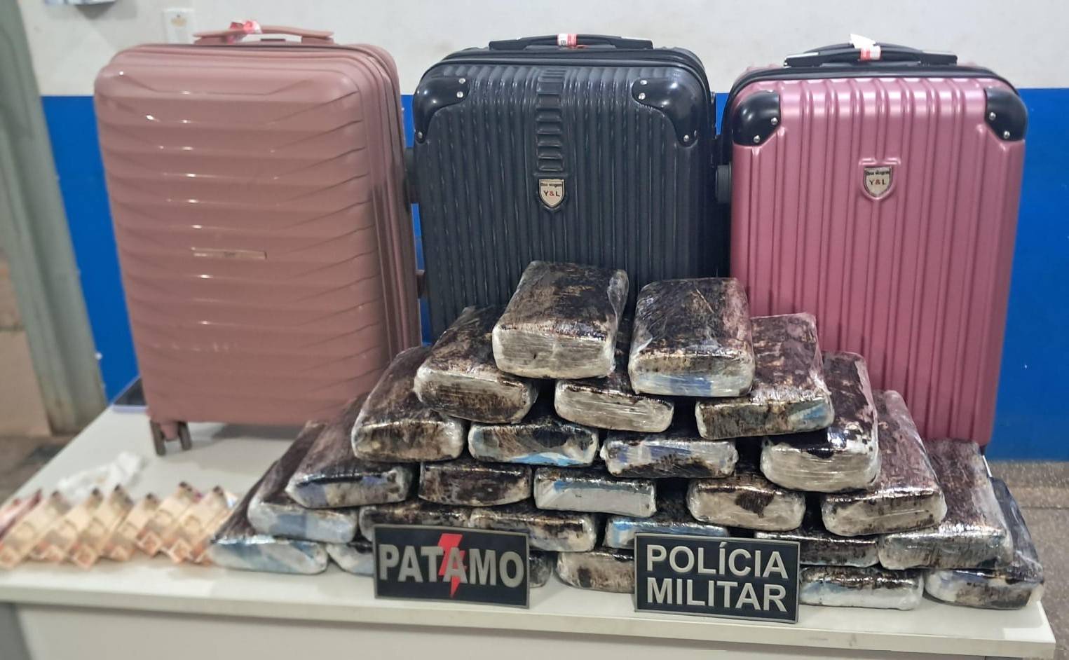 Acompanhada da filha de 2 anos, moradora de Chupinguaia é presa em Vilhena, levando 28,5 kg de maconha para Minas Gerais