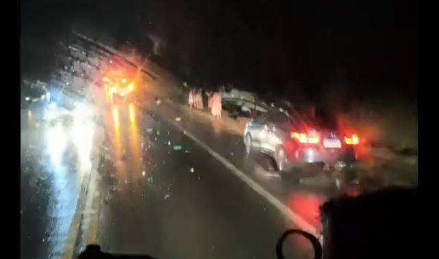 VEJA VÍDEO: mais um acidente na BR 364 deixa ônibus tombado e motociclista morto nas proximidades da cidade de Ji-Paraná