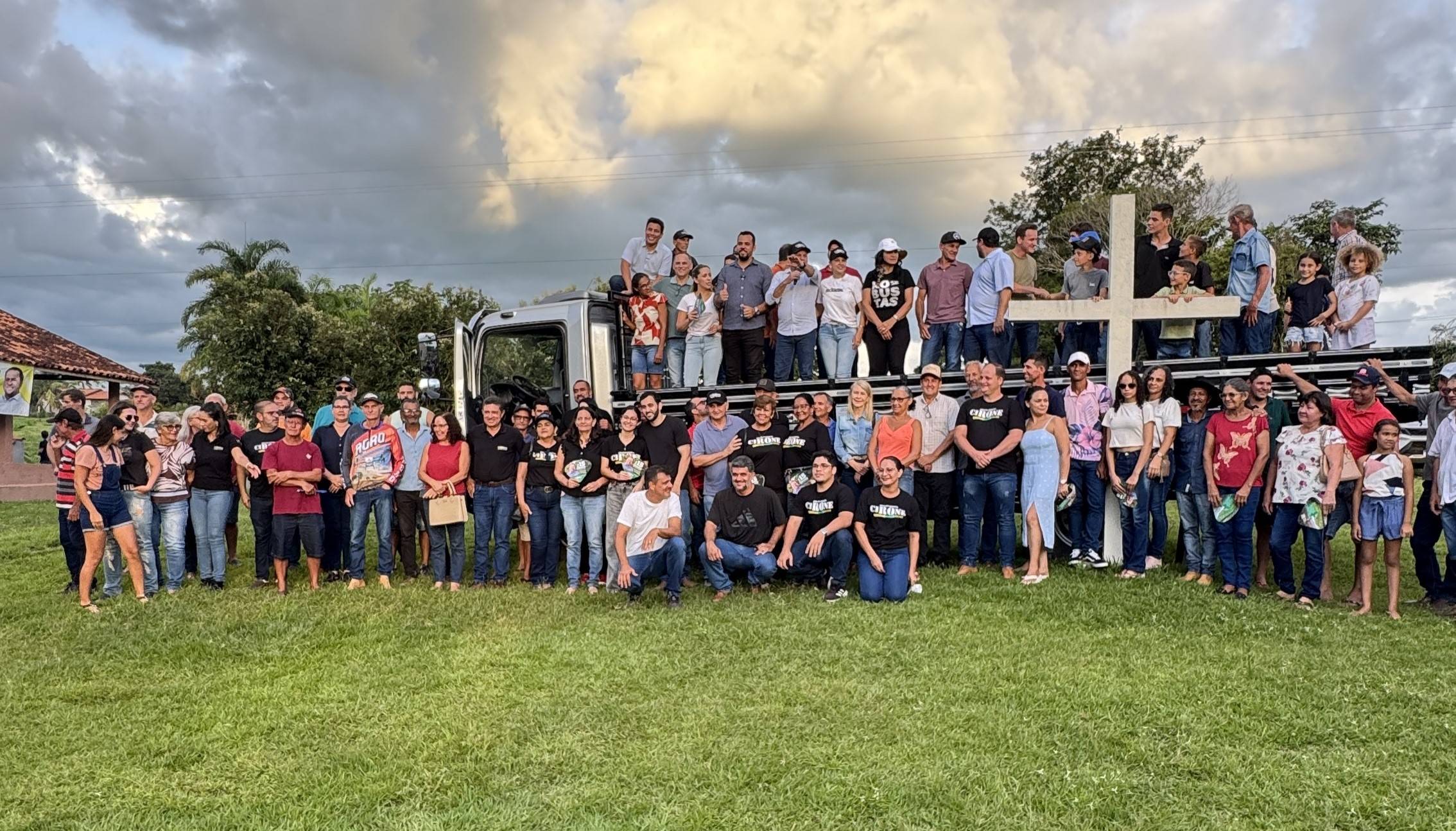 Produtores rurais recebem caminhão com apoio de Cirone; veículo foi entregue para a Associação Nova Esperança, em Cacoal