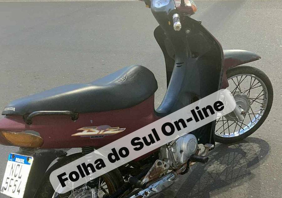 ASSISTA VÍDEO: câmera de pizzaria grava ladrão fugindo após furtar moto de entregador, em Vilhena