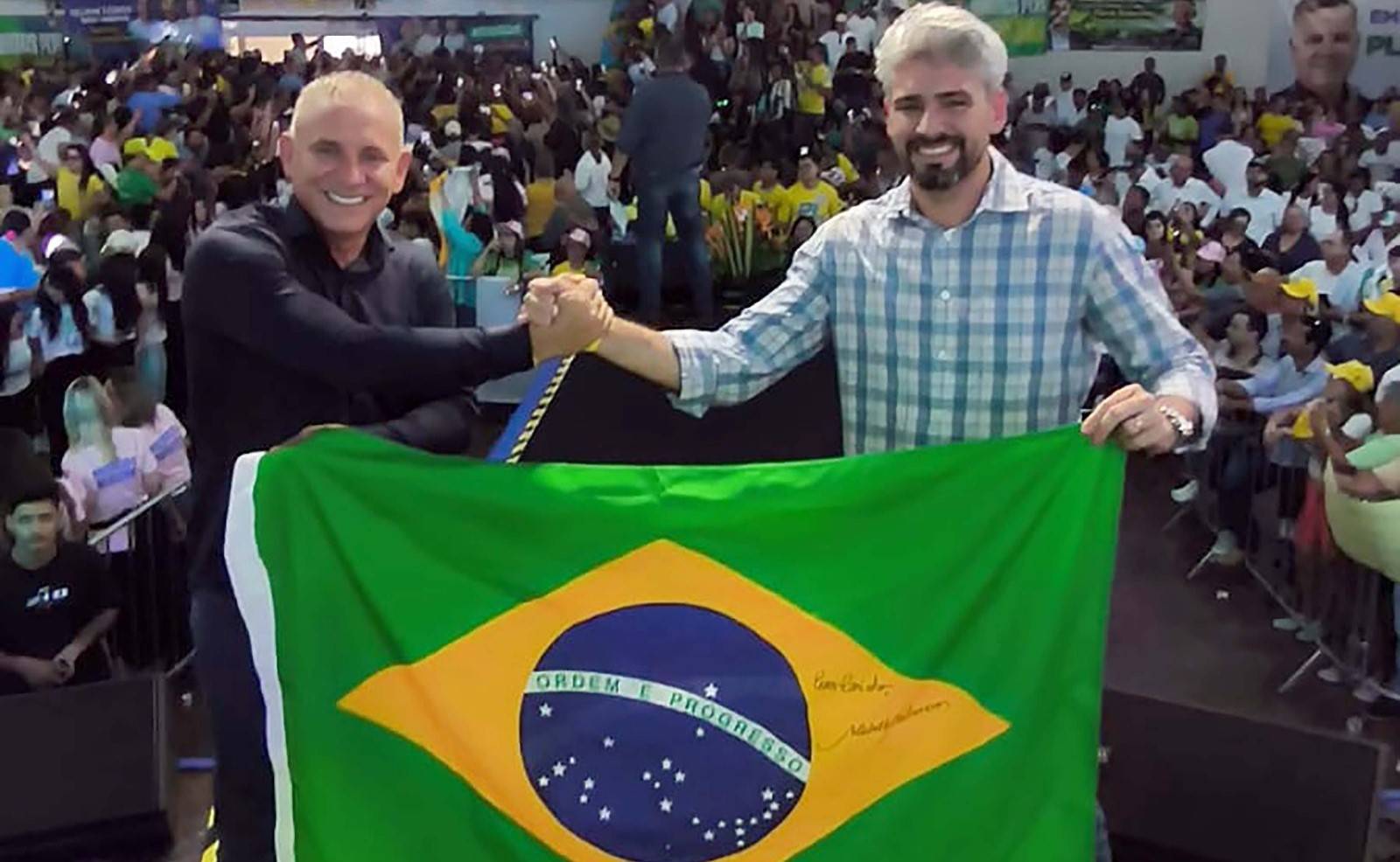 Deputado Ezequiel Neiva e o filho, Wiveslando Neiva, se filiam ao PL durante evento em Ji-Paraná
