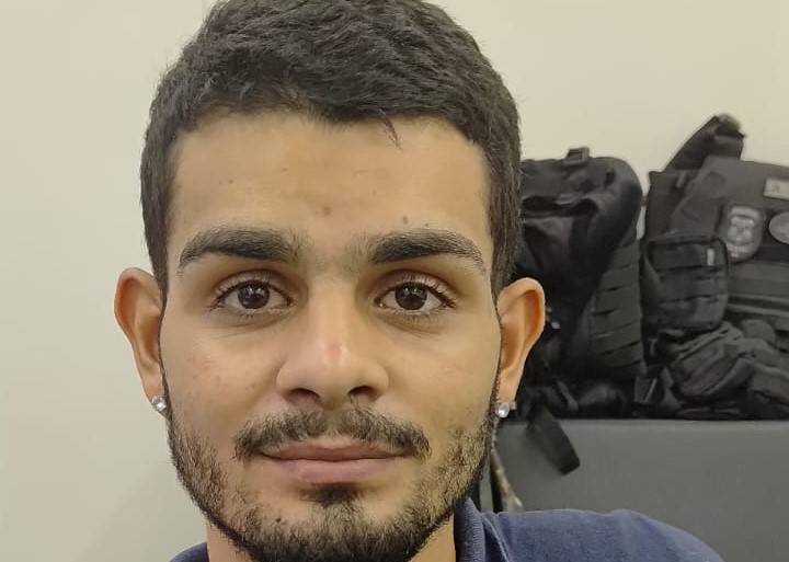 Polícia Civil de Vilhena desvenda homicídio registrado no ano passado e divulga imagem de foragido; crime foi motivado por “guerra de facções”