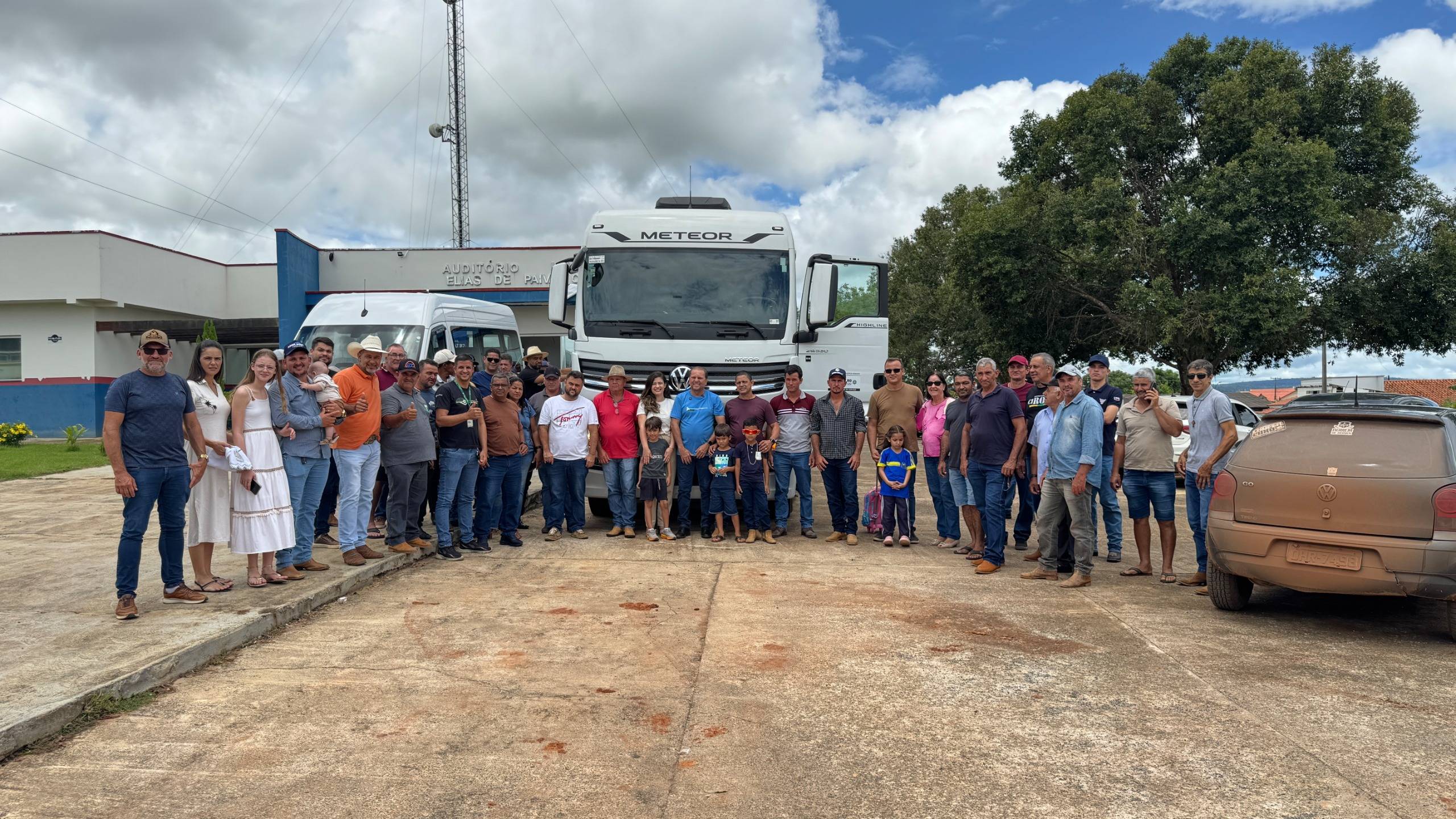 Recursos assegurados pelo deputado Cirone Deiró garantem aquisição de caminhão e de novos implementos agrícolas