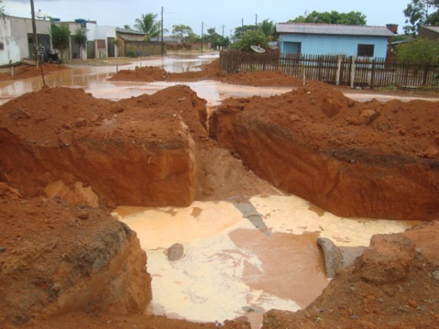 Site registra estragos da chuva em obra de R$ 11 milhões em Vilhena