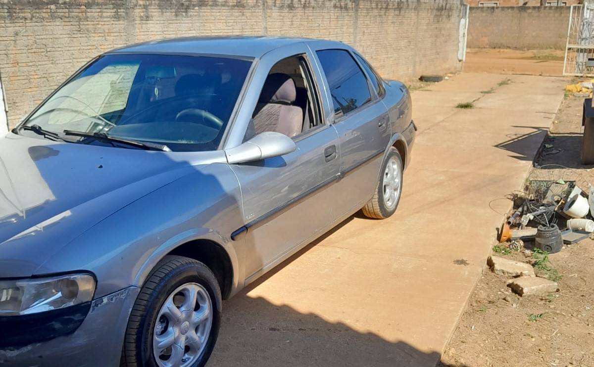 CENA INUSITADA: em Vilhena, ladrão furta carro estacionado em avenida e dono corre atrás, mas marginal consegue fugir