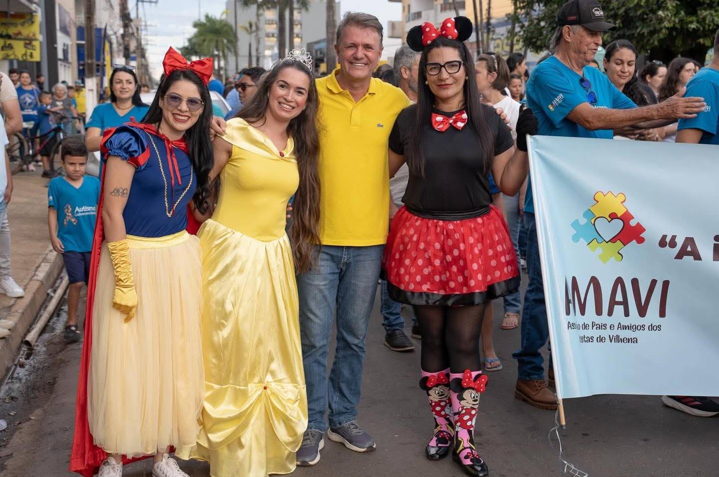 Deputado Luizinho Goebel participa de caminhada de conscientização sobre do autismo em Vilhena
