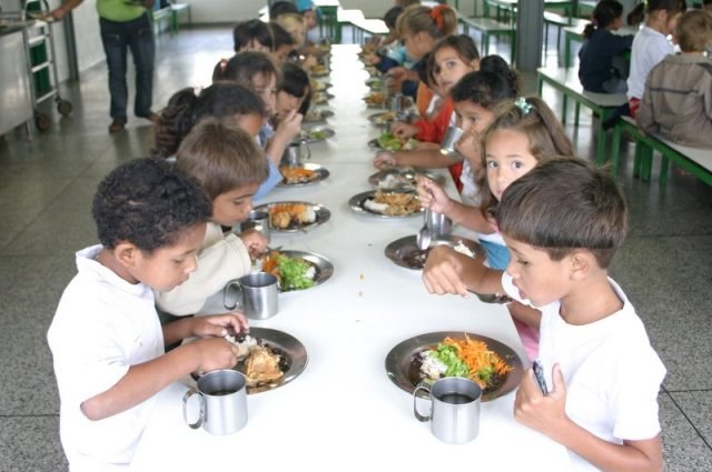 Mais de 200 mil alunos podem ficar em merenda em Rondônia; Estado vai ao STF