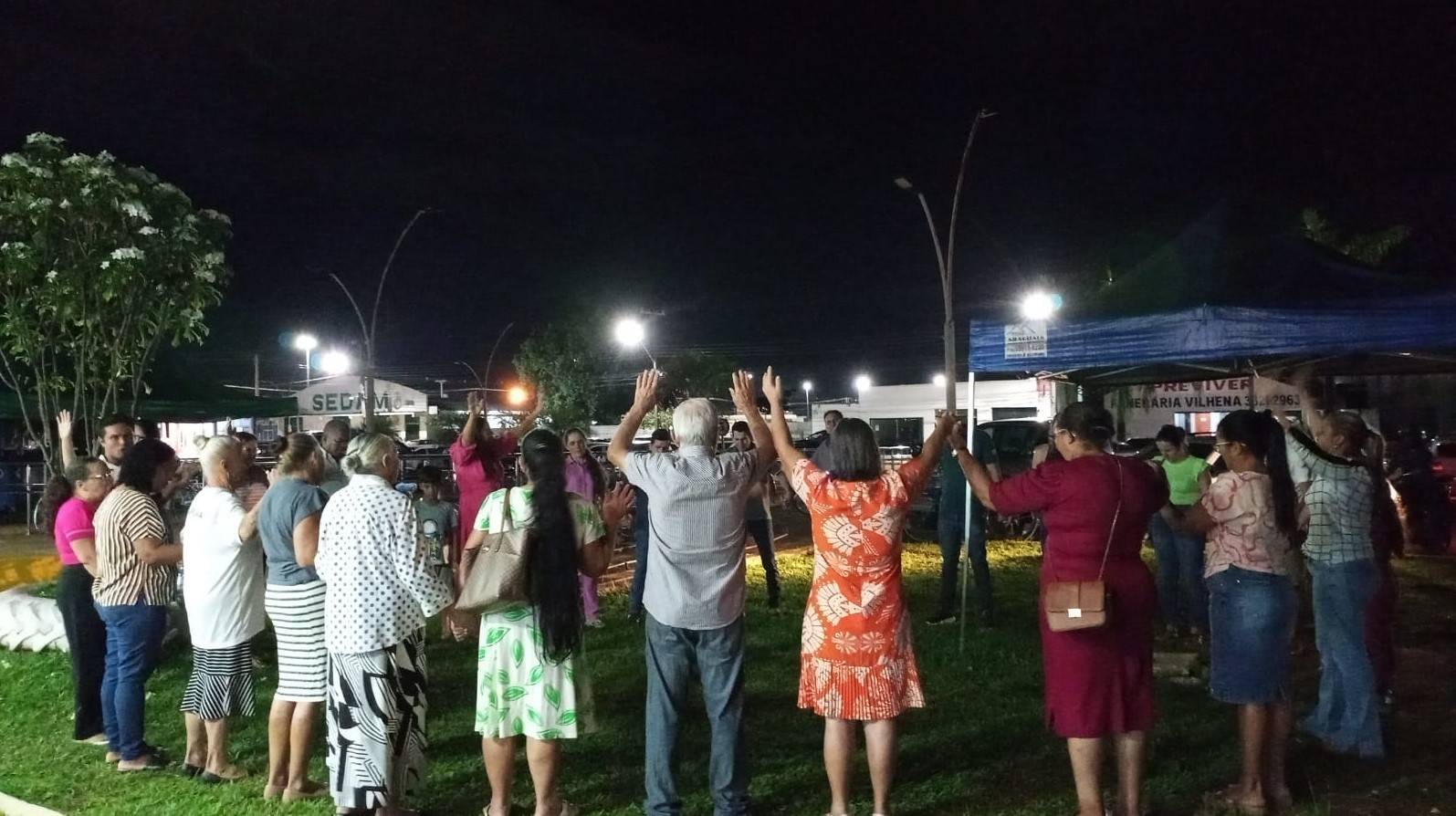IMAGENS: evangélicos “levantam clamor” em hospital onde caminhoneiro esfaqueado está na UTI lutando pela vida, em Vilhena