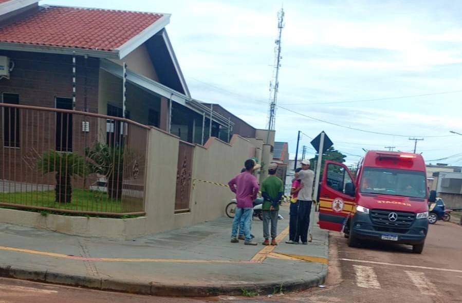 IMAGENS CHOCANTES: em cidade vizinha, homem é executado a tiros quando trafegava de moto em avenida