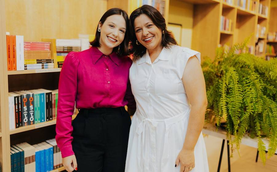 Prêmio PublishNews 2026: vote nos finalistas do Catavento; professora vilhenense está concorrendo na categoria livreira