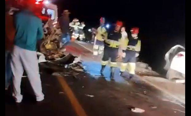 ASSISTA VÍDEO: horas após acidente com morte, mesmo trecho da BR 364 registra violenta colisão frontal entre Cacoal e Presidente Médici