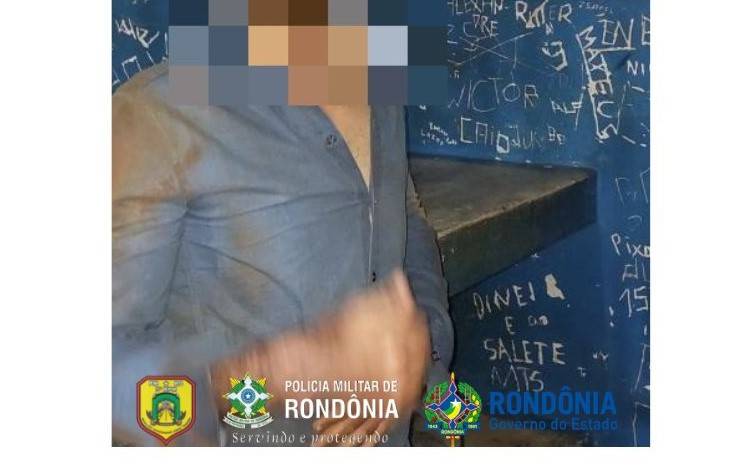 “Do nada”, homem bêbado conduzindo moto agride mulher e o filho dela, de 11 anos, e acaba detido por populares na cidade de Chupinguaia