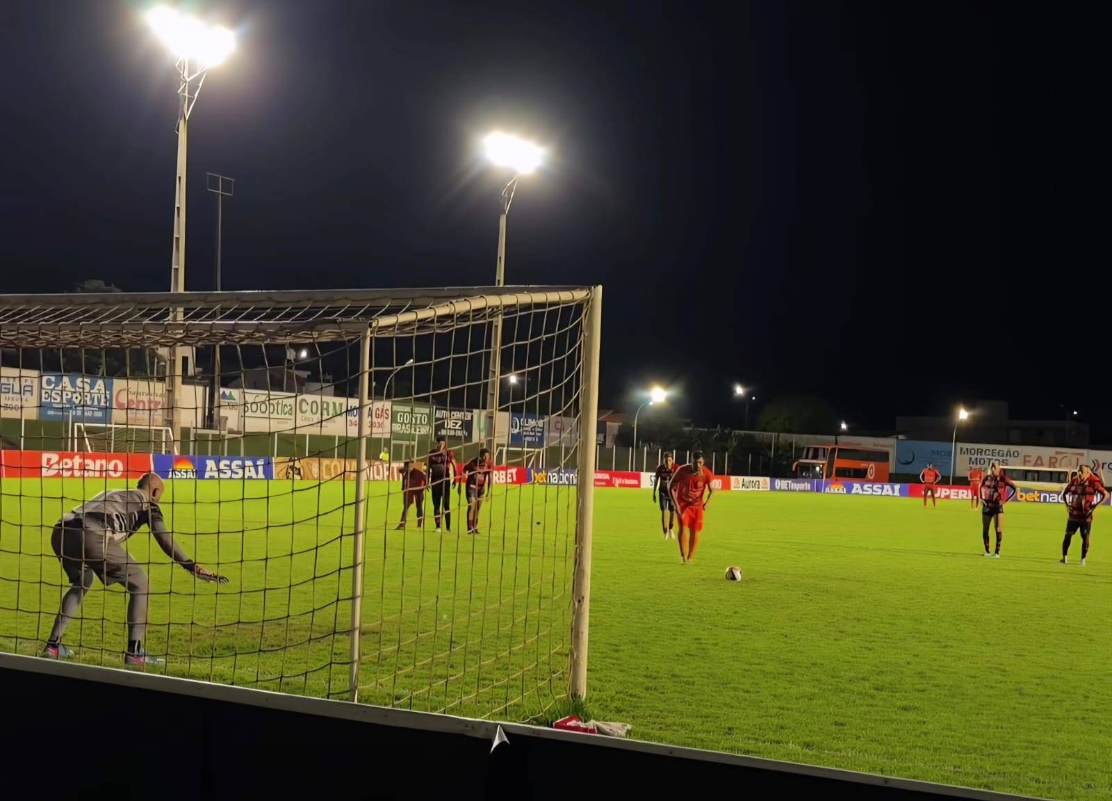 Jogando em casa, Guaporé venceu o Trem de virada e segue com chances de classificação no Grupo A da Copa Norte
