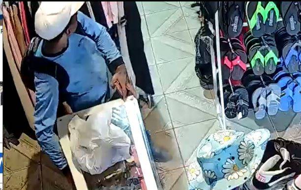 ASSISTA VÍDEO: ladrão aproveita descuido de comerciante para furtar R$ 250,00 em loja de Vilhena; imagens identificam o marginal