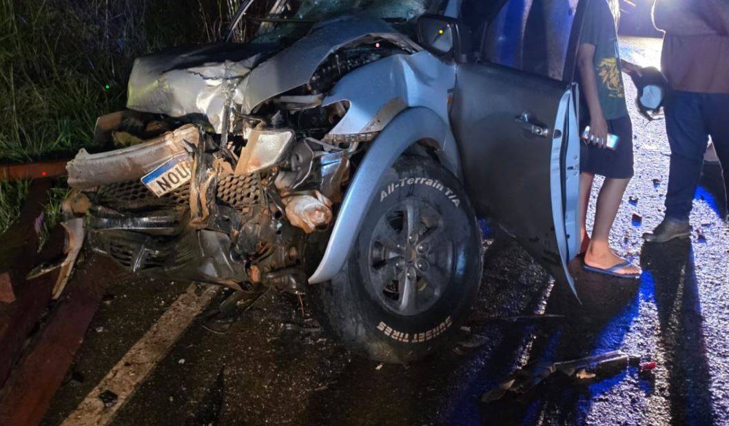 Morador de Colorado do Oeste tem picape destruída e sofre ferimentos graves após acidente inusitado na BR 435