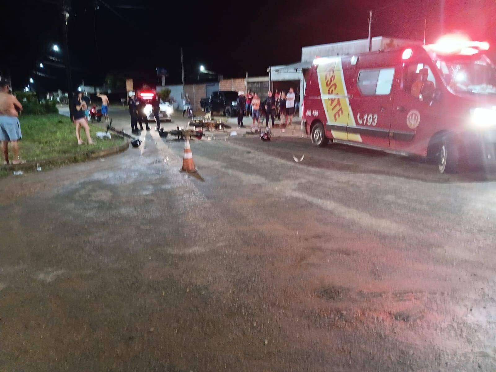 FOTOS E VÍDEOS: com sinais de embriaguez, motociclistas batem de frente e um dos acidentados é intubado, em Vilhena
