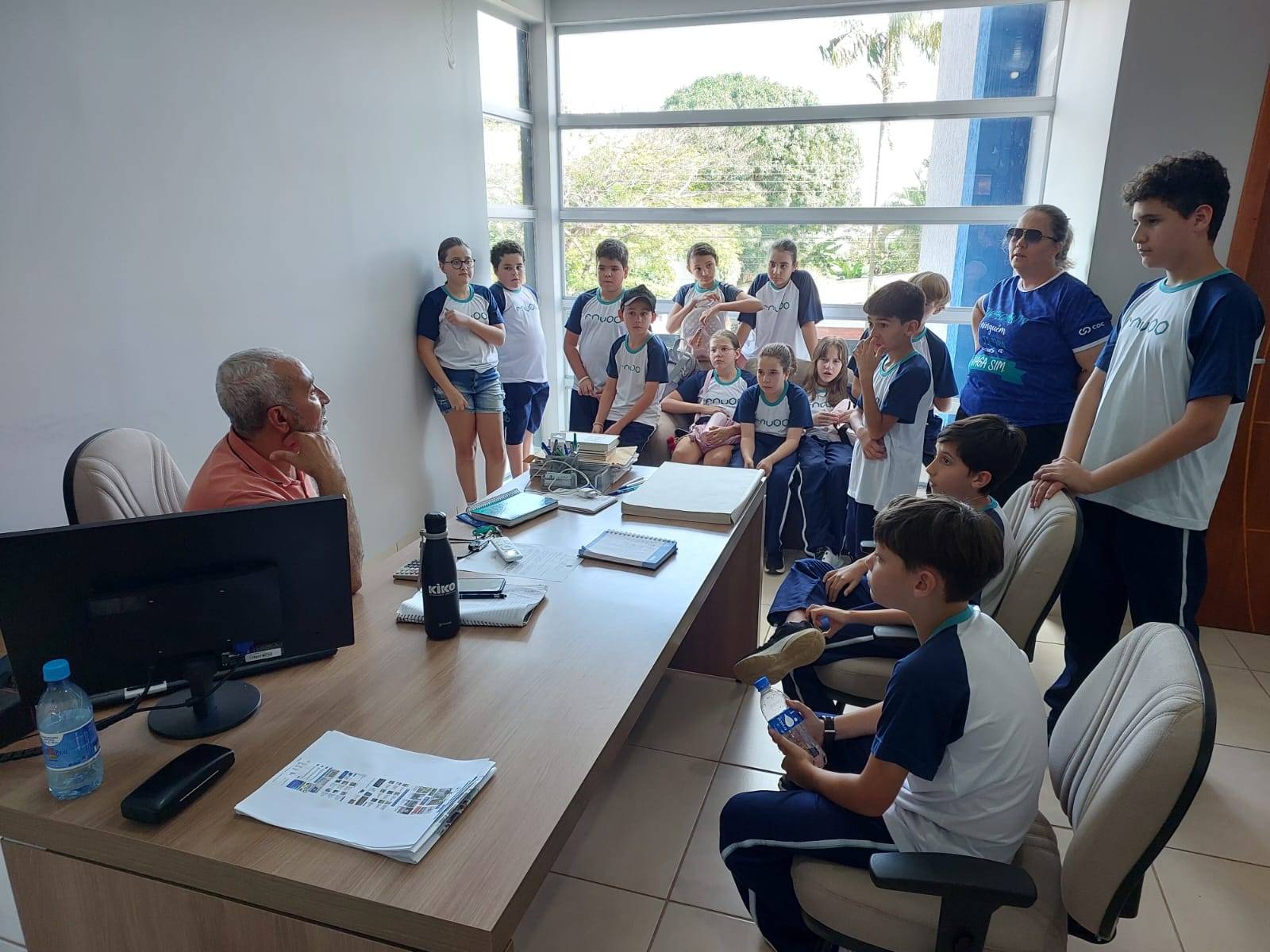 Alunos da Escola Favoo, de Vilhena, fazem visita pedagógica à redação do FOLHA DO SUL ON LINE e “entrevistam” editor
