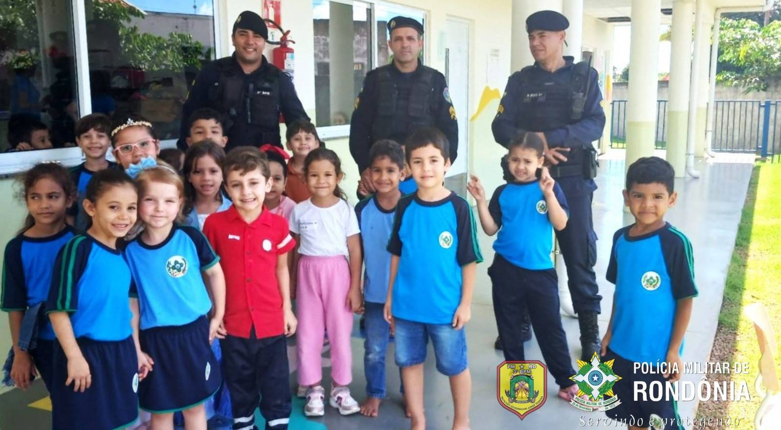 Polícia militar de Rondônia promove integração com crianças em escola de educação infantil, em Vilhena
