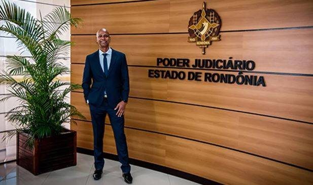 Ex-vendedor de pipoca, juiz que tinha história inspiradora é demitido, acusado de humilhar servidores em Rondônia