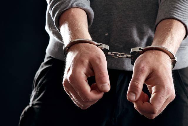 Polícia Militar é acionada e prende homem que ameaçava matar a esposa se ela não abrisse a porta, em Vilhena