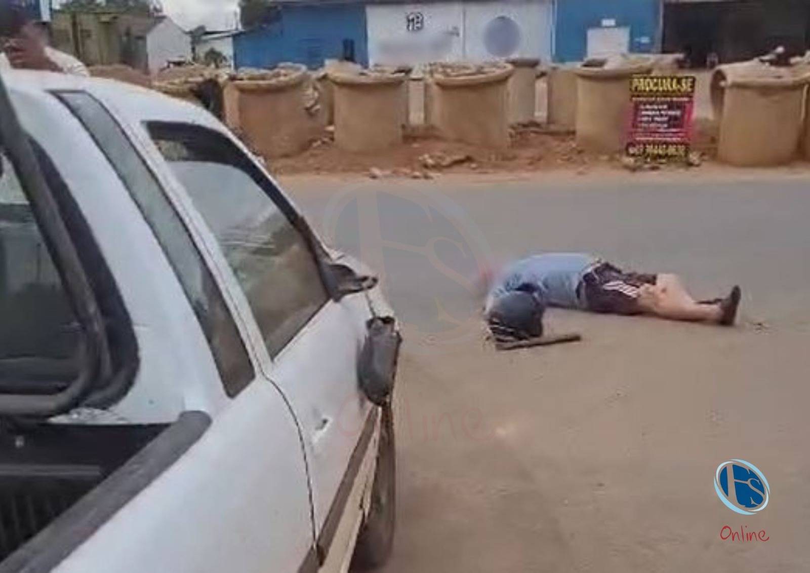 VÍDEO: testemunha diz que idoso atingiu moto estacionada e foi agredido a golpe de capacete por suposto imigrante, em Vilhena