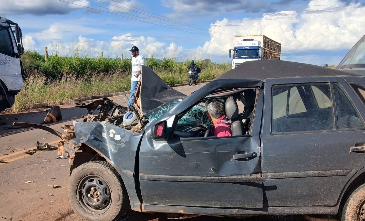 ASSISTA VÍDEO: homem fica preso às ferragens após acidente na área rural de Corumbiara, e deverá ser transferido para Vilhena