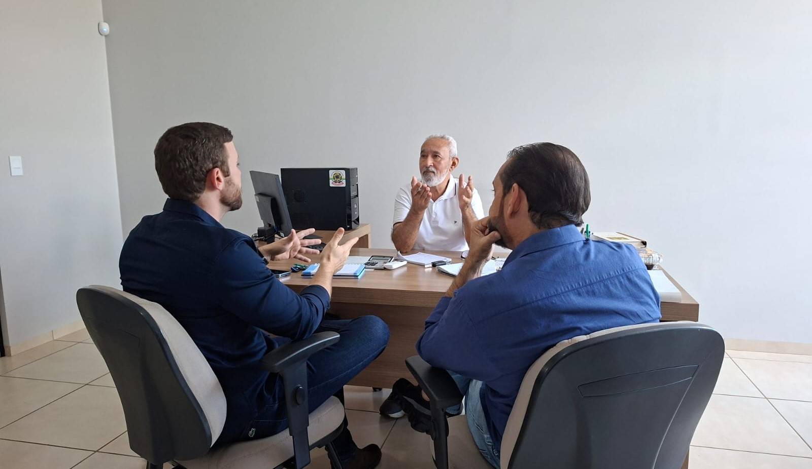Em visita à redação do FOLHA DO SUL, ex-presidente da ALE/Rondônia compara Fúria a Cassol; Laerte busca o 4º mandato na Casa