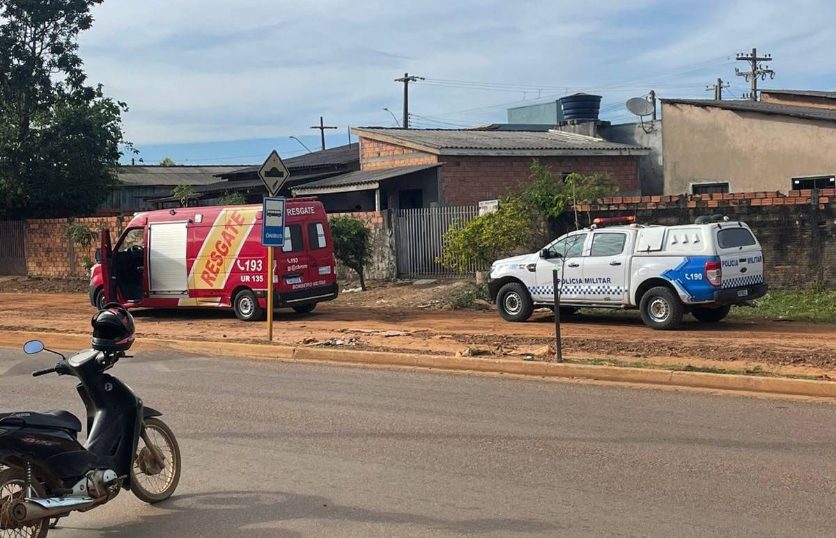 URGENTE: com marcas de pauladas e facadas, homem é encontrado morto dentro da casa de mulher, em Vilhena