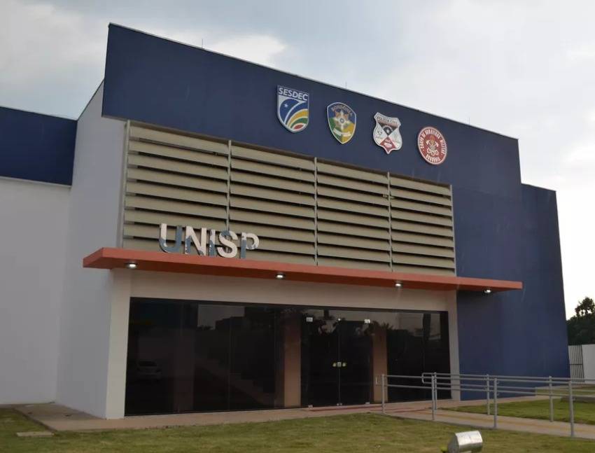 Usuário entrega ponto de venda de drogas e suspeito de tráfico é preso pela Polícia Militar, em Vilhena