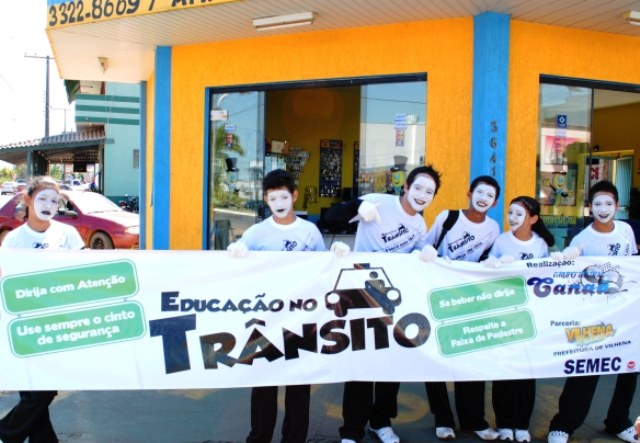 Grupo de teatro Canaã vai às ruas com projeto “Educação no Trânsito” 