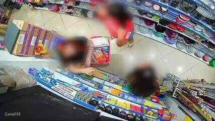 Flagrada furtando mercadorias em loja no centro de Vilhena, garota de 15 anos diz que faz parte de facção criminosa