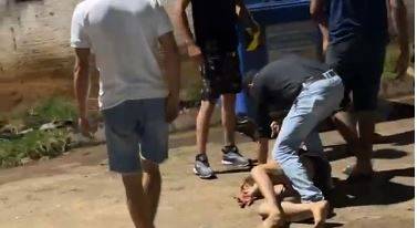 VÍDEO: mulher ataca homem a pedradas em Vilhena e amigo do envolvido explica a situação do casal em áudio