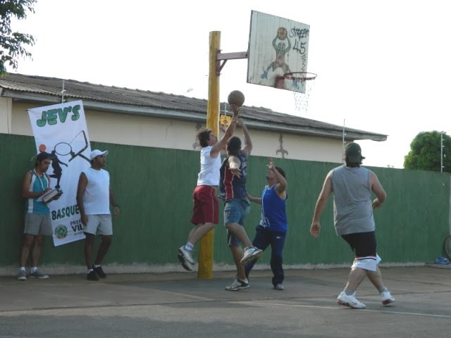 ONG incentiva esportes na rua em Vilhena; atletas comemoram