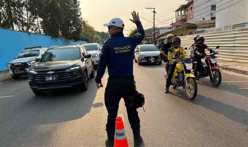 ASSISTA VÍDEO: servidora da Polícia Civil em Vilhena critica agente do Detran que estaria “pagando de policial” e se colocando em risco