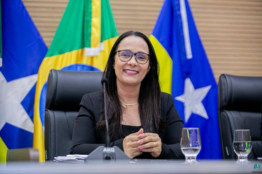Investimento para as crianças: Rosangela Donadon garante quase R$ 1 milhão para playgrounds em escolas municipais de Chupinguaia