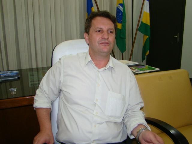 Rover tenta contratar três marajás sem concurso, mas vereadores barram idéia