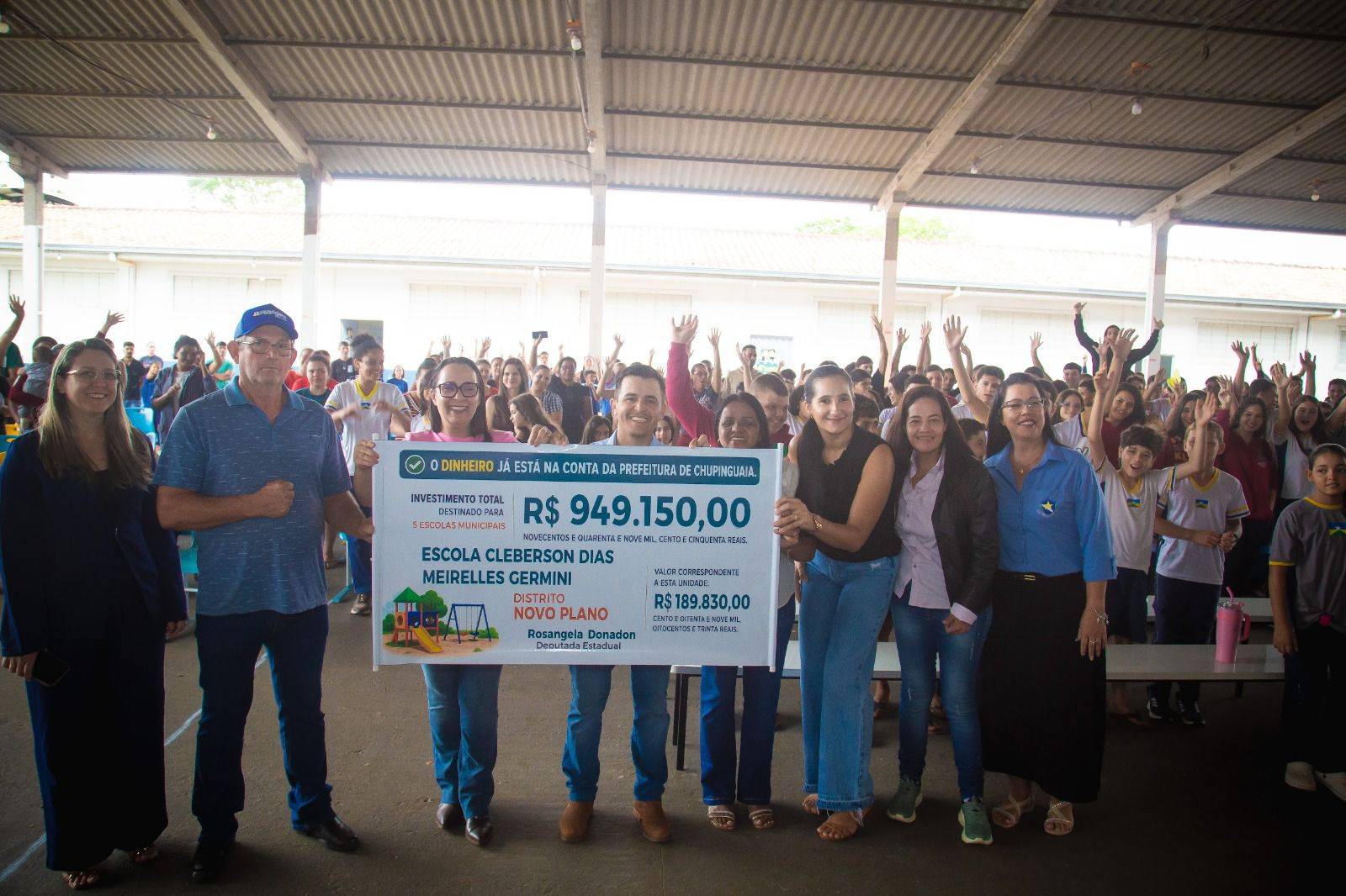 TÁ NA CONTA: deputada Rosangela Donadon visita escola de Novo Plano e anuncia quase R$ 1 milhão para playgrounds, em Chupinguaia