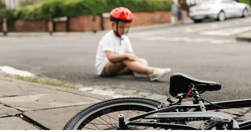 Com sinais de embriaguez e sem CNH, motociclista atinge criança que andava de bicicleta, em Vilhena