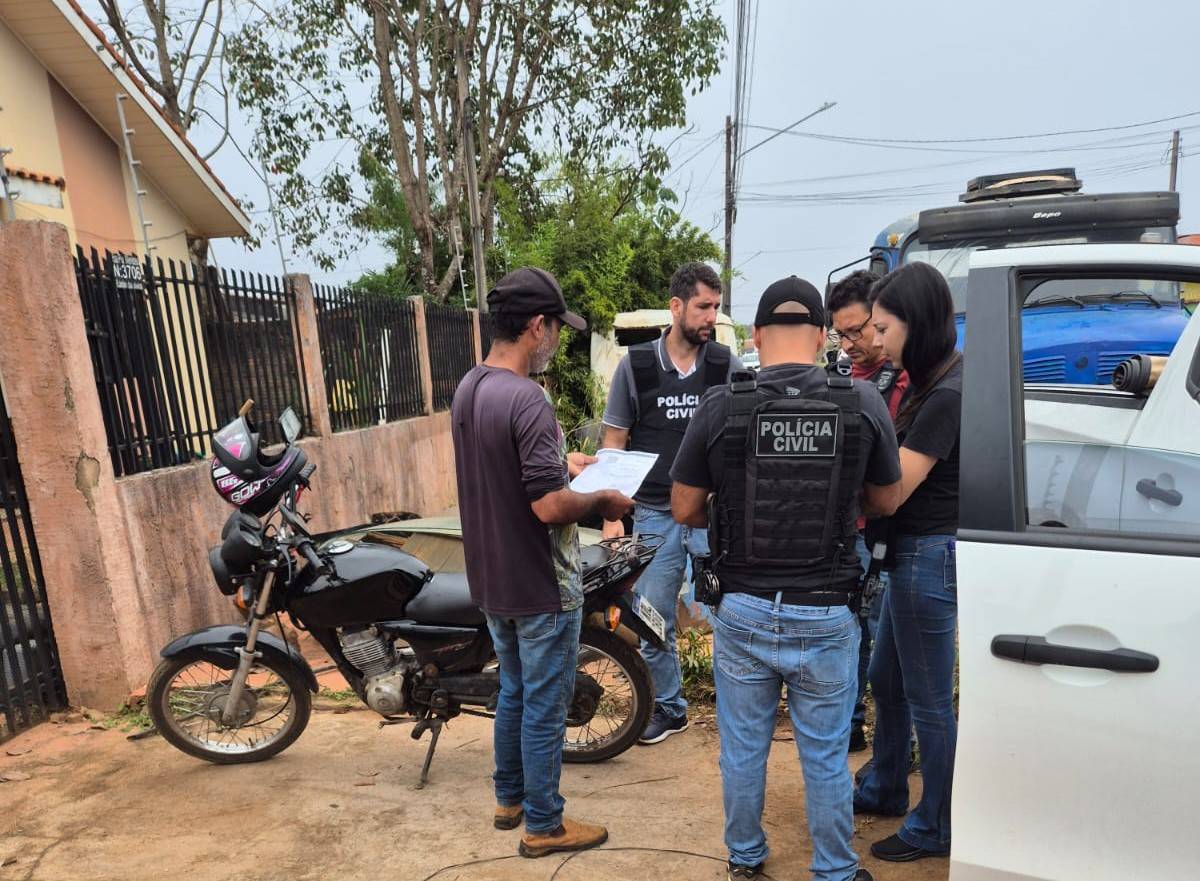 Investigando roubo de caminhão em Vilhena, Polícia Civil cumpre mandado de busca na casa de suspeito