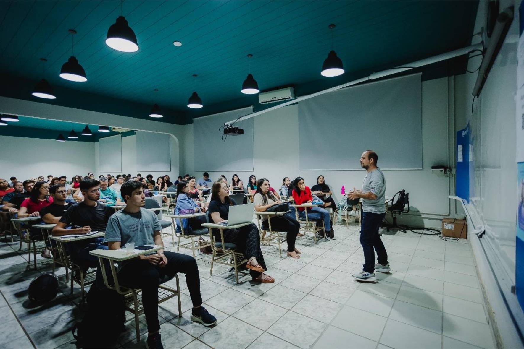 Favoo abre inscrições para pós-graduações em liderança e finanças