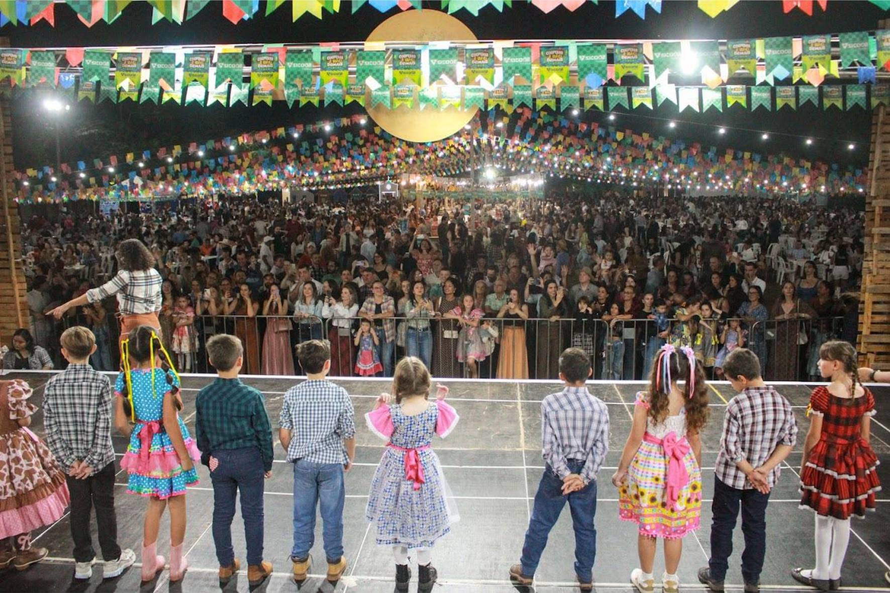 Arraial da Cooperação reúne 3 mil pessoas na Favoo