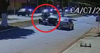 VEJA VÍDEO: casal adolescente registra queixa na polícia após levar “fechada” de carro em avenida movimentada de Vilhena