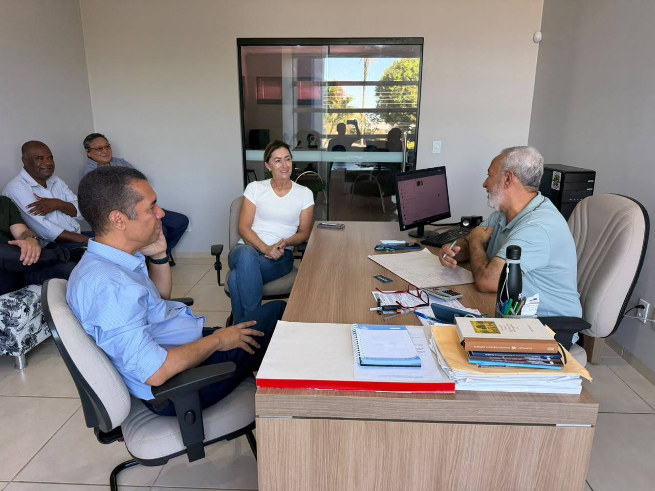 Em Vilhena e ao lado de ex-vereadora, auditor fiscal que comandou a Sefin em Rondônia anuncia pré-candidatura a senador