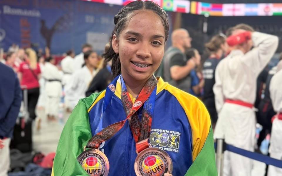 ORGULHO: competindo na Romênia, adolescente vilhenense de 16 anos é vice-campeã Mundial de Karatê
