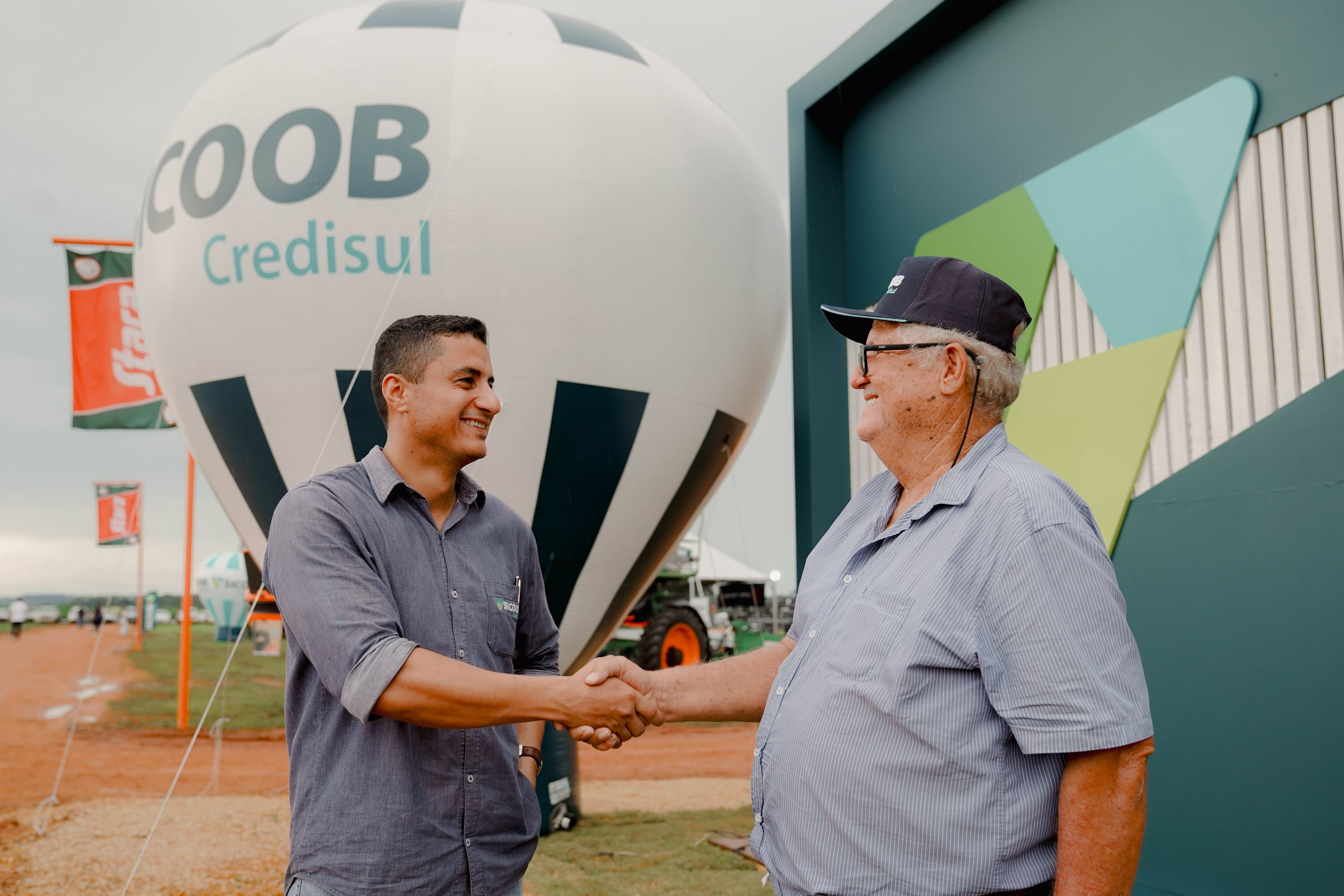 Com R$ 776,9 mi movimentados em feiras agro, Sicoob Credisul inicia novo ciclo do Plano Safra 26/27 ao lado do produtor