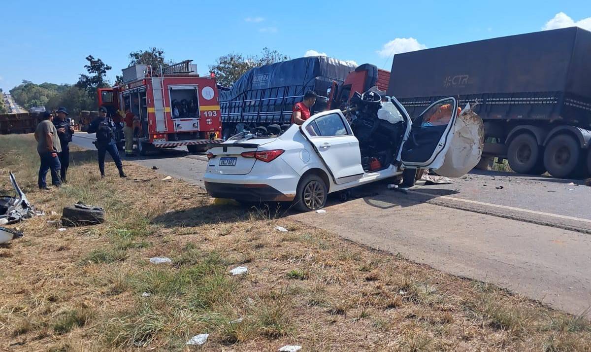 ASSSISTA VÍDEOS: carreta de empresa vilhenense se envolve em acidente que teria deixado mulher morta na BR 364, em Rondônia
