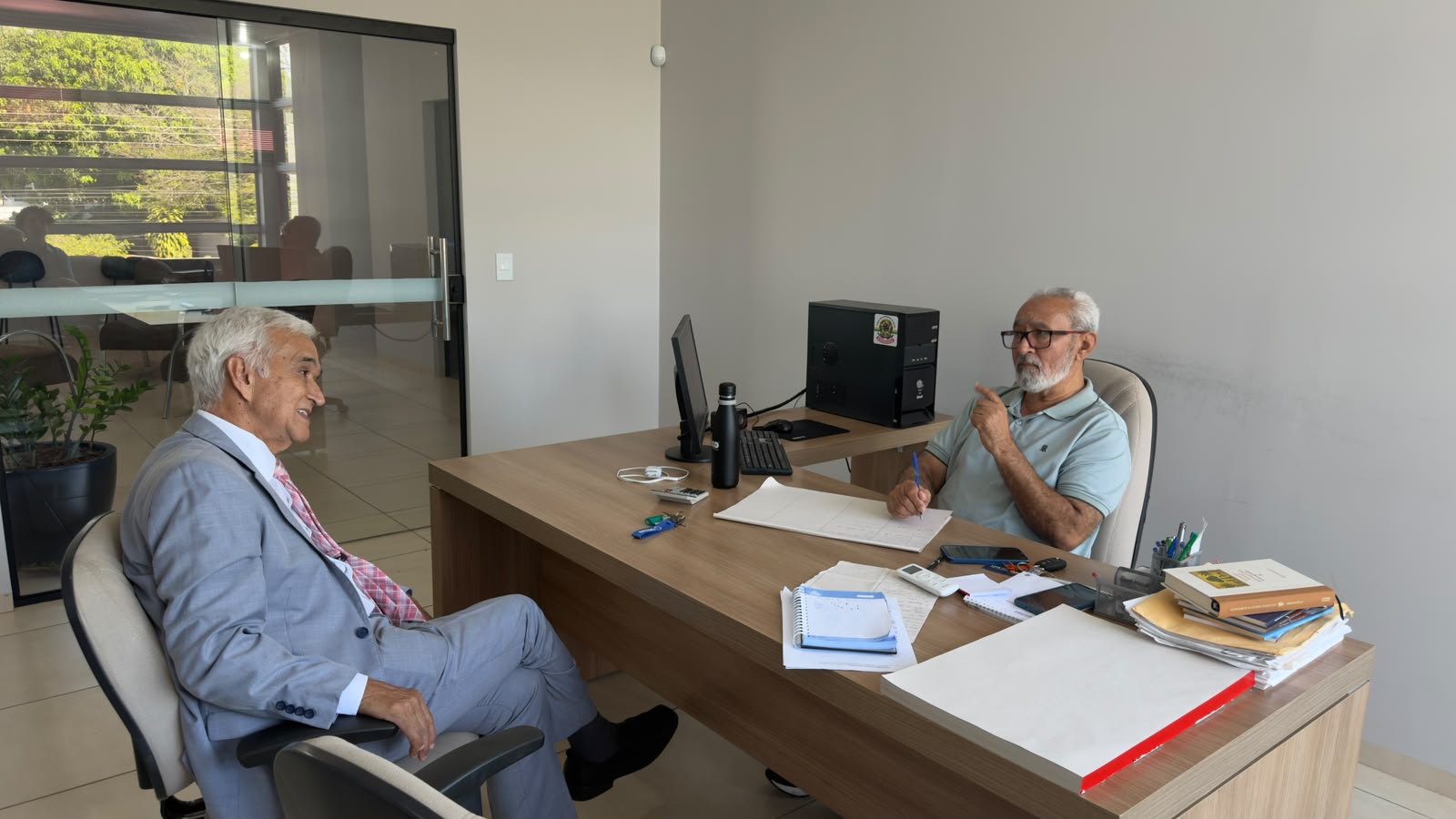 Em Vilhena, corregedor do TRE explica “colinha” e chama de “tragédia” a abstenção de mais de 30% na cidade