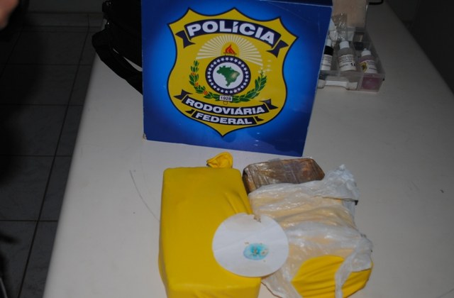 Mulher é presa com drogas pela Polícia Rodoviária Federal 